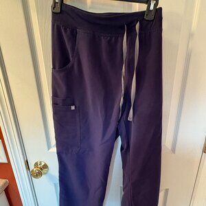 GUC Figs Kade Navy blue scrubs size Large